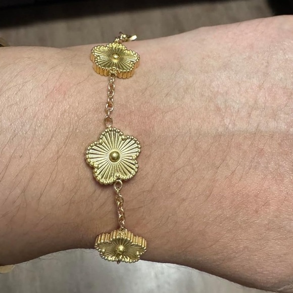 Lux look 18k gold plated 5 motifs clover bracelet luxury look celebrity style - Picture 3 of 4